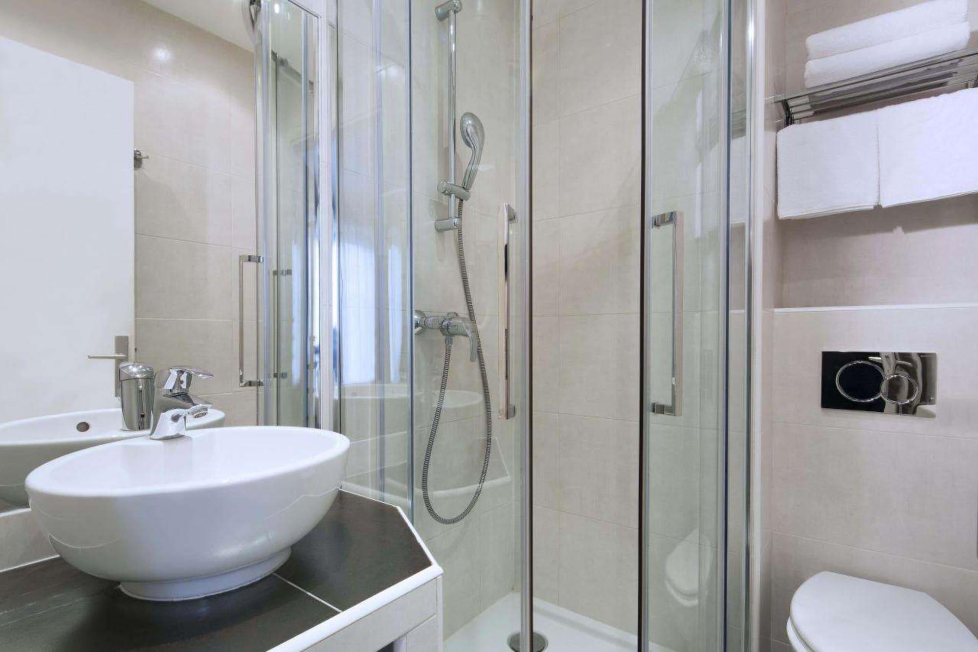 פריז Hotel Le Compostelle מראה חיצוני תמונה