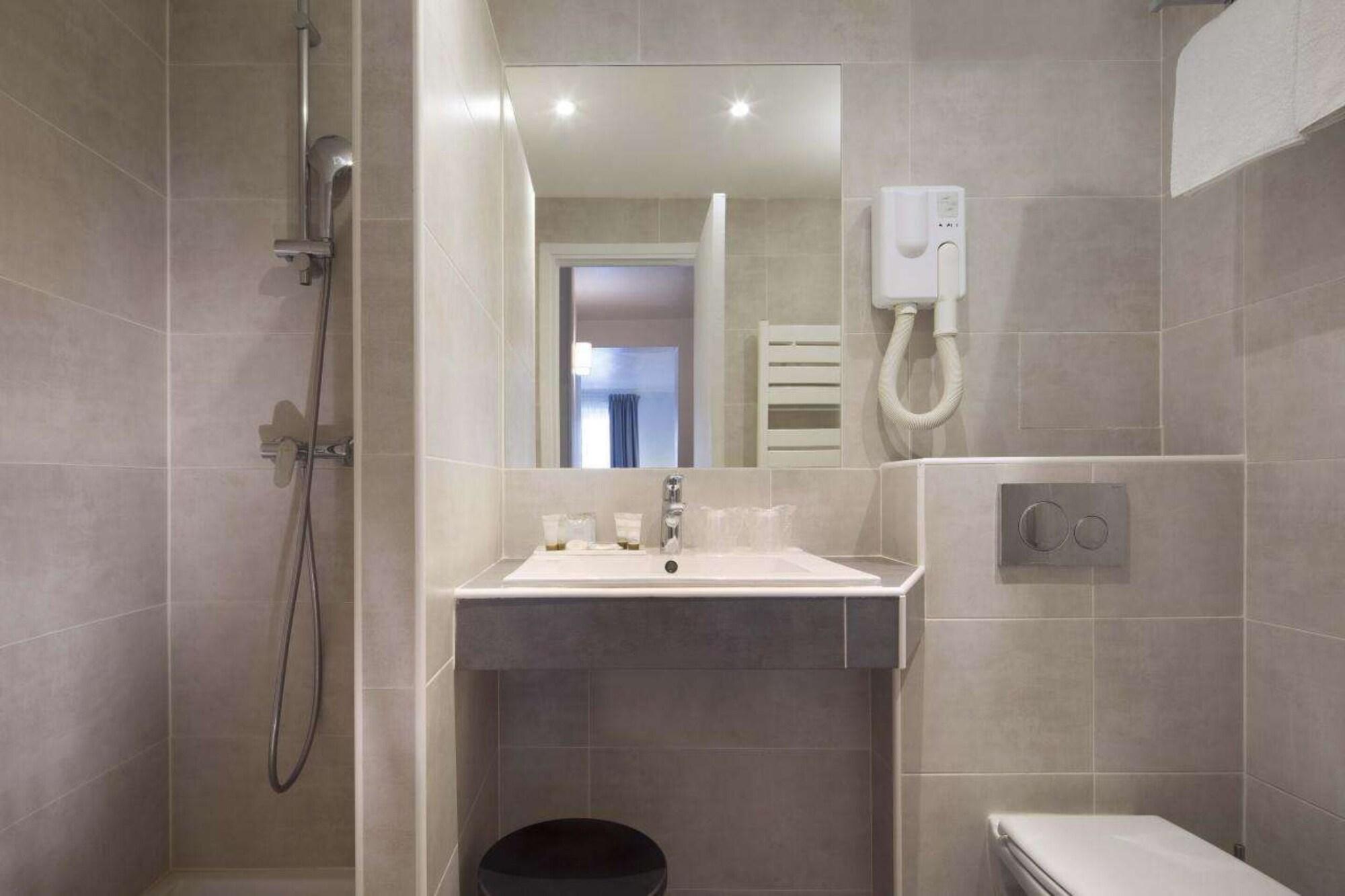 פריז Hotel Le Compostelle מראה חיצוני תמונה