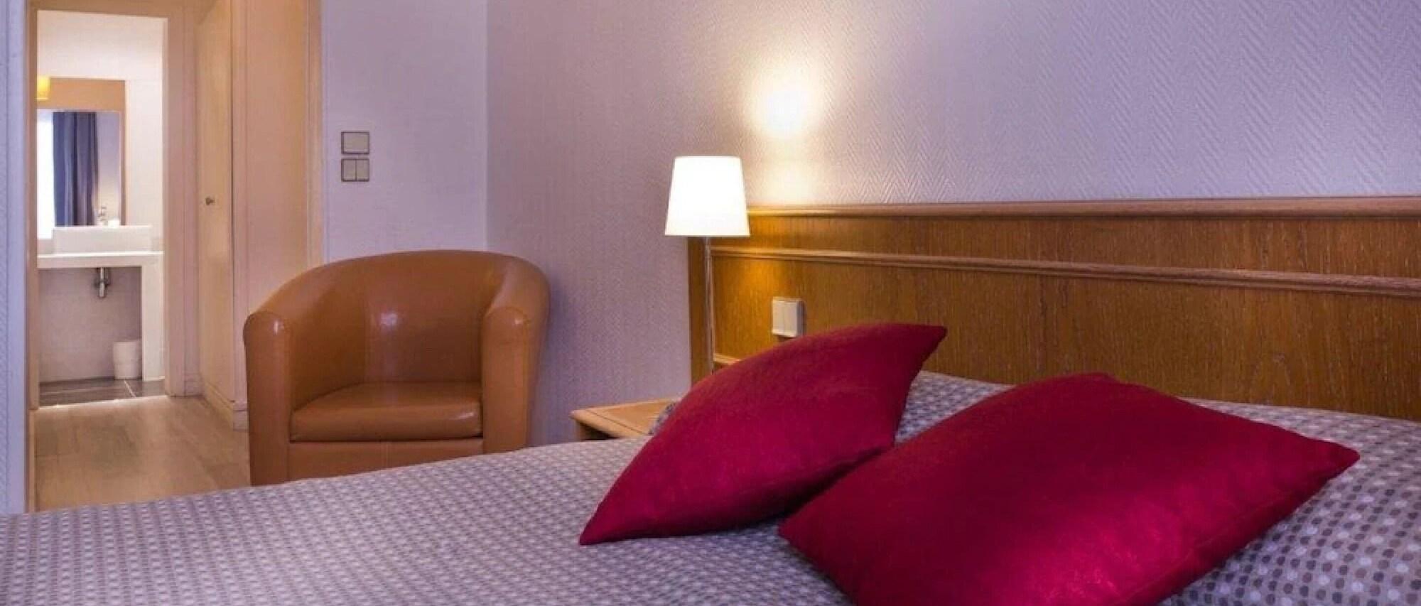 פריז Hotel Le Compostelle מראה חיצוני תמונה