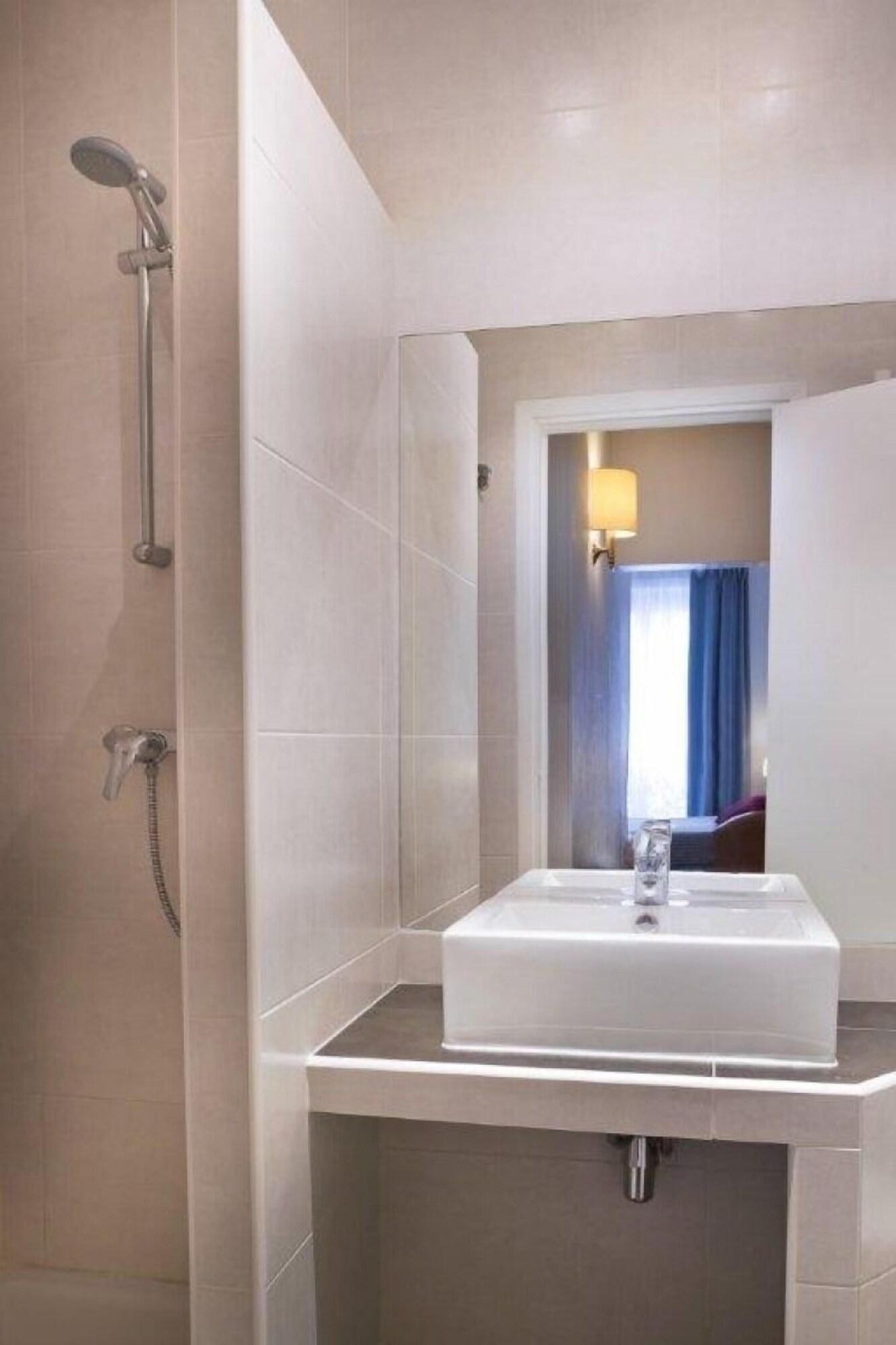 פריז Hotel Le Compostelle מראה חיצוני תמונה